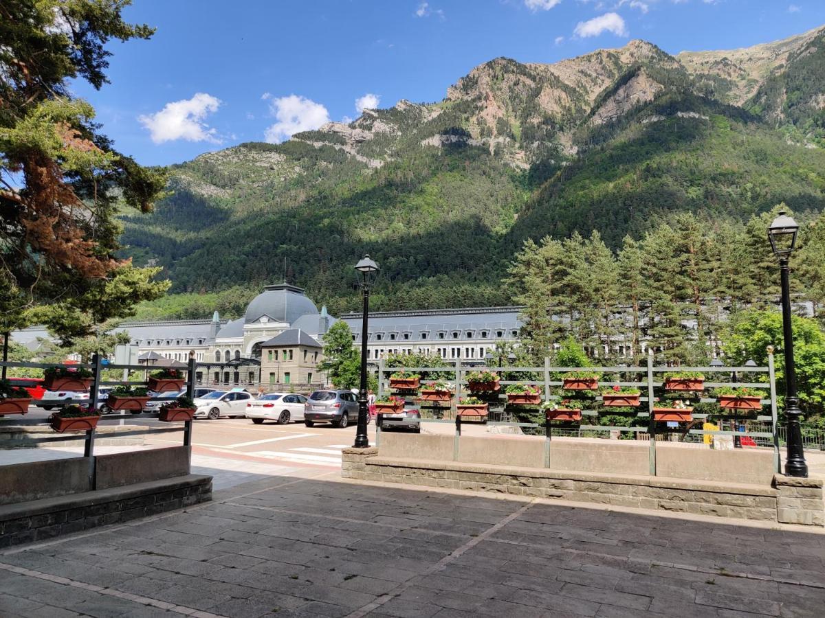 Apartament "Leo Pixel" Avairent Canfranc Estacion Zewnętrze zdjęcie