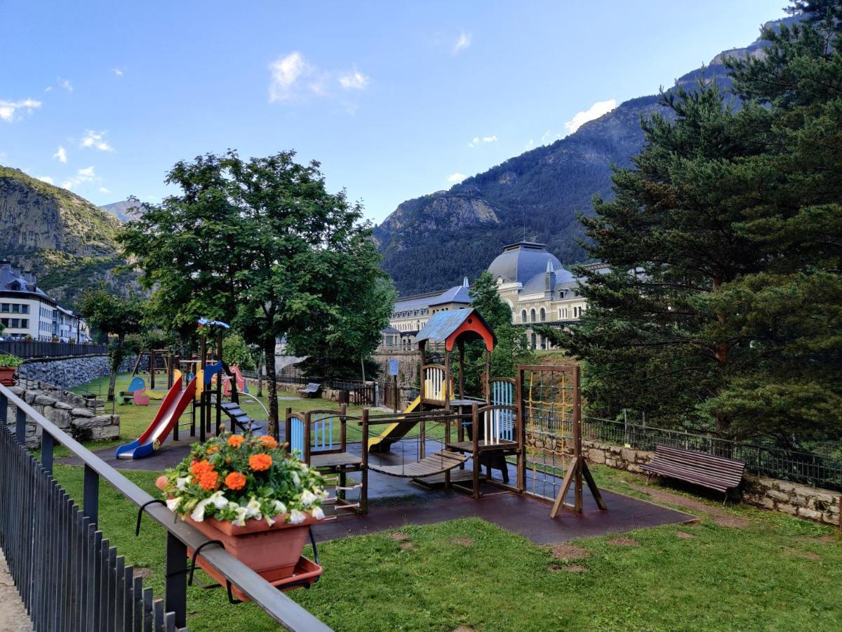 Apartament "Leo Pixel" Avairent Canfranc Estacion Zewnętrze zdjęcie