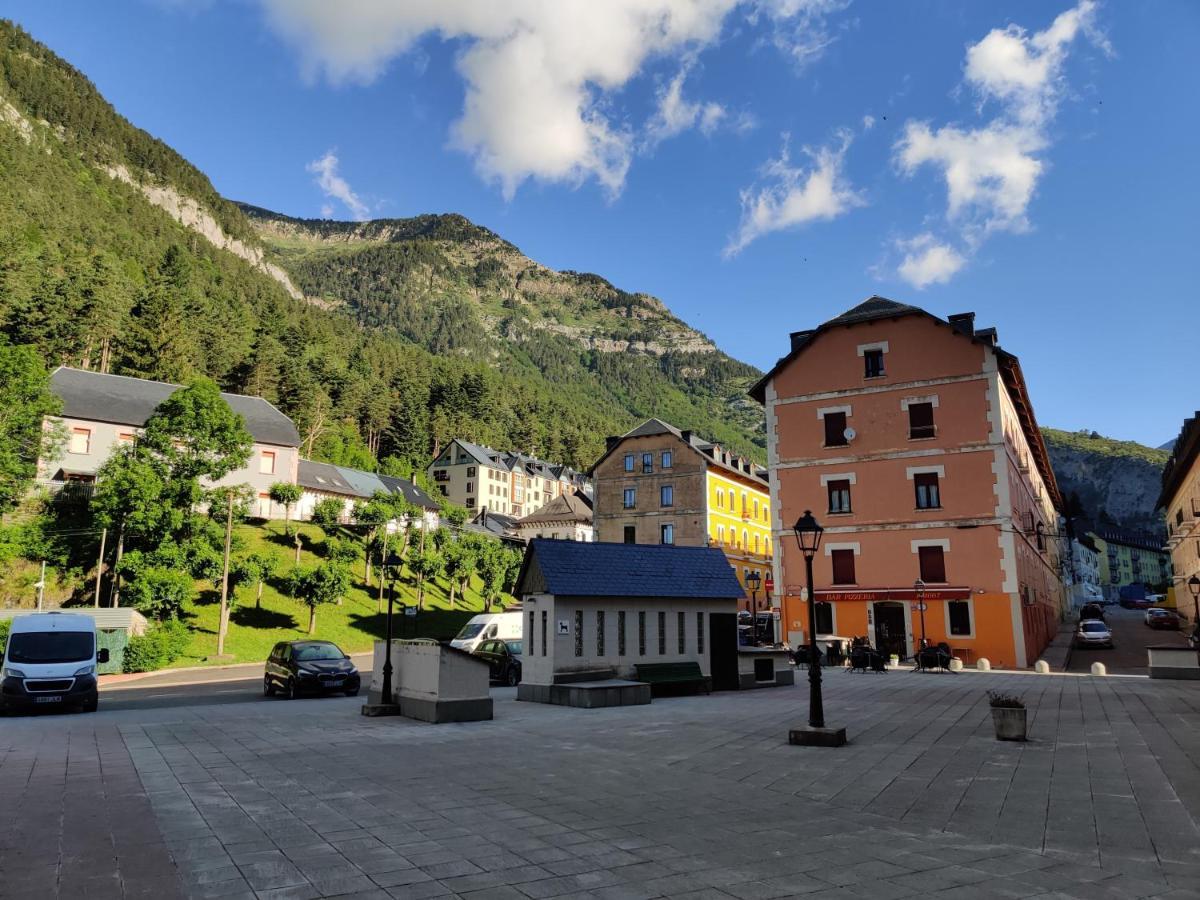 Apartament "Leo Pixel" Avairent Canfranc Estacion Zewnętrze zdjęcie