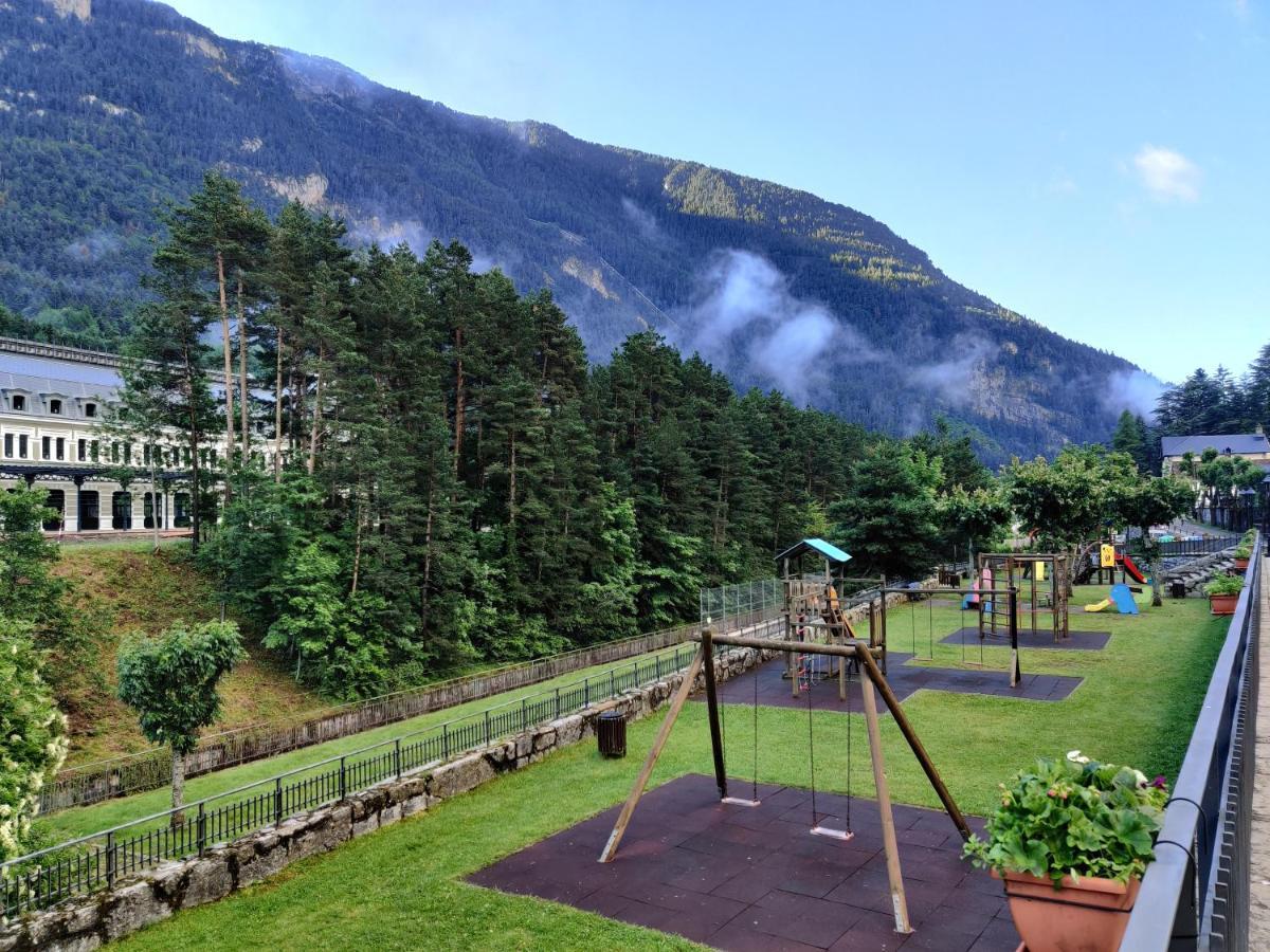 Apartament "Leo Pixel" Avairent Canfranc Estacion Zewnętrze zdjęcie